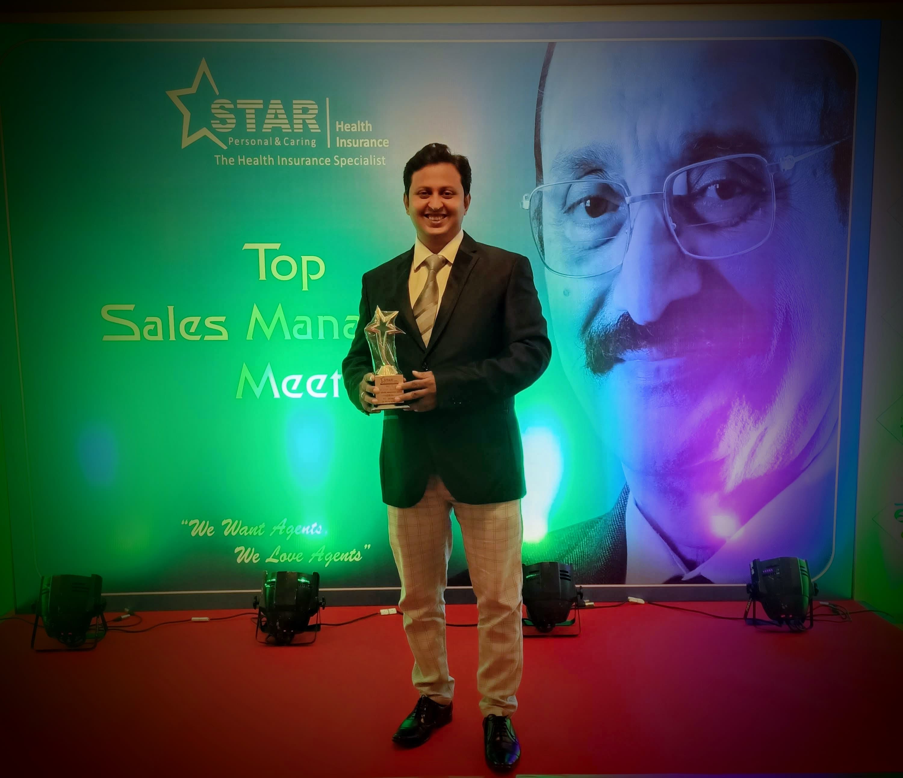 Sanjeev Surana receiving the Star Health Top Sales Manager award
